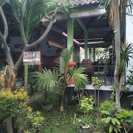 Beten Enjung Home Stay&waroeng Amed Exterior foto