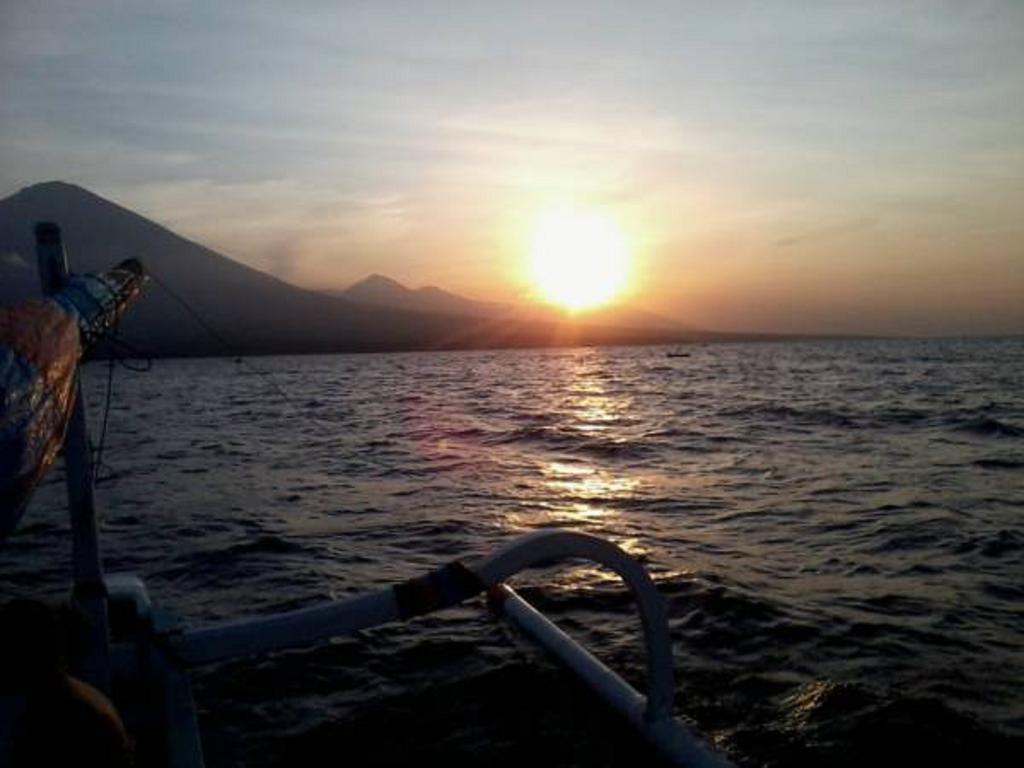 Beten Enjung Home Stay&waroeng Amed Zimmer foto